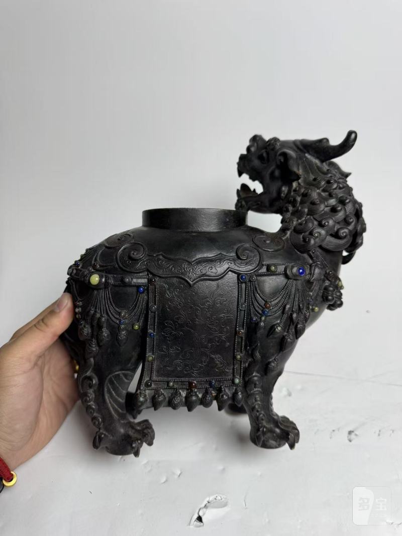 清康熙 宫廷铜嵌宝瑞兽香薰 - 图8